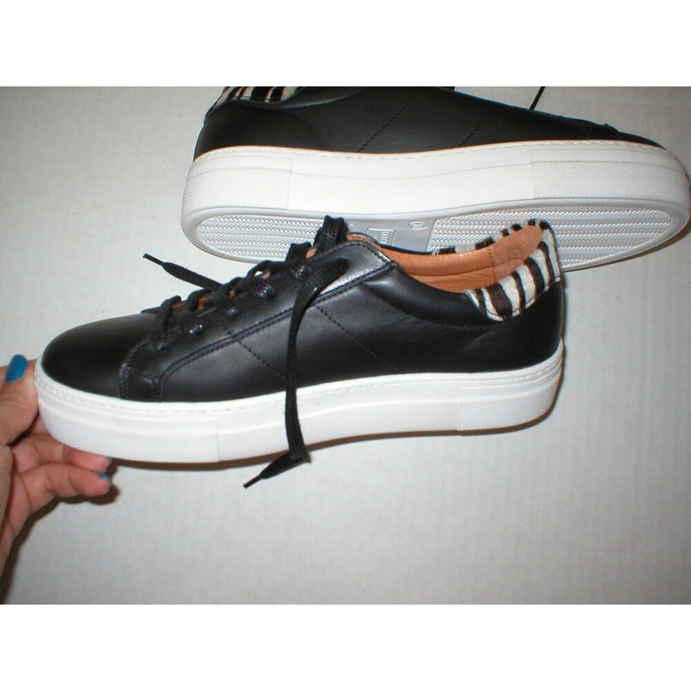 Skechers Black and White Women's Sneakers